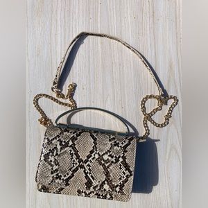 ❌SOLD❌ Faux Snake Skin Crossbody Bag 🤎